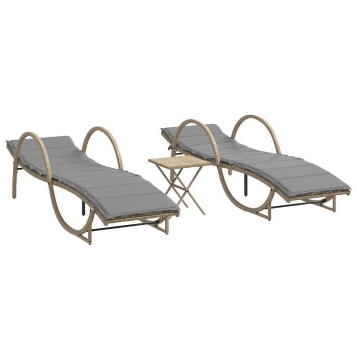 VidaXL Chaises longues lot de 2 avec table beige résine tressée, lit de bronzage, chaise longue d'extérieur, lit de jour 368267