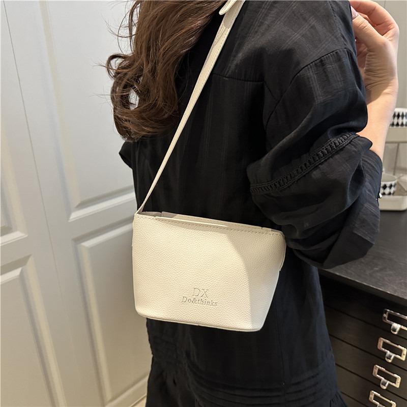 Frühling und Sommer beliebt einfache einfarbige Umhängetasche neue modische vielseitige High-Sense Schulter-Eimer-Henkeltasche Damen