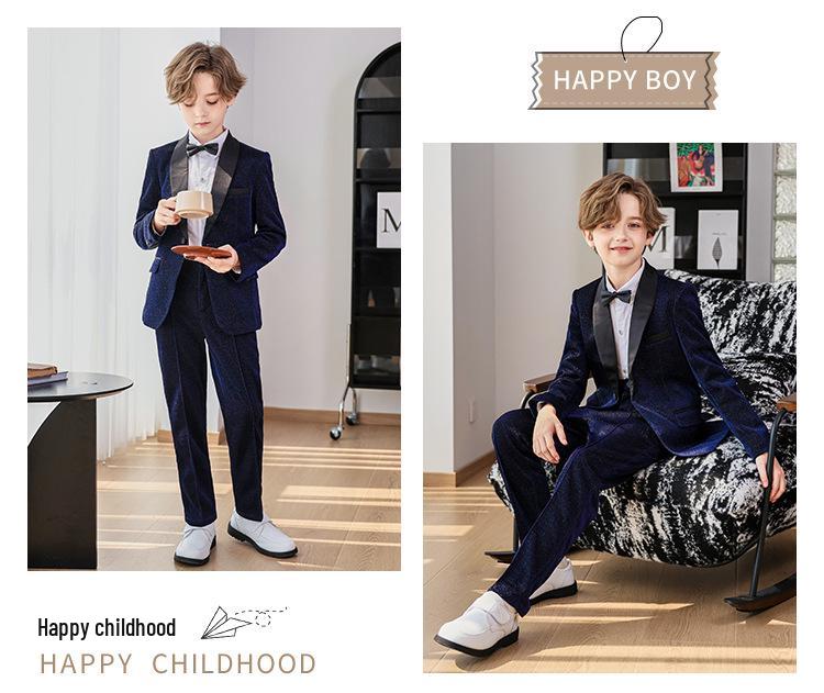 Chlapecký formální oblek v britském stylu pro družbu a klavírní vystoupení