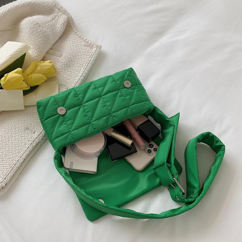 2025 autumn and winter new diamond bag, street trend messenger down bag, sponge woven soft surface pillow bag