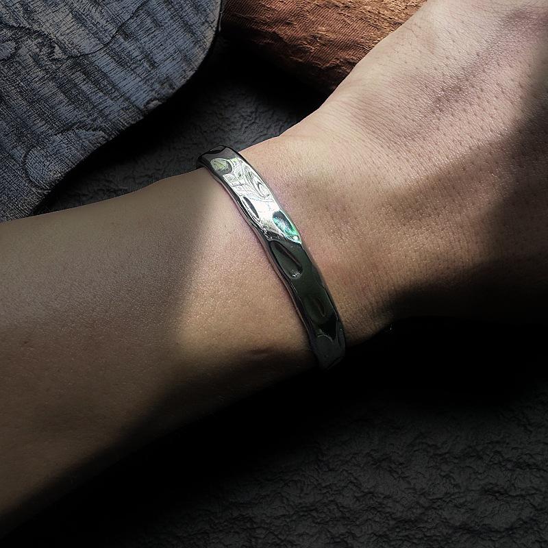 Gaga Irregular Hammered C-Shaped Bangle: Vintage Light Luxury Jewelry for Men