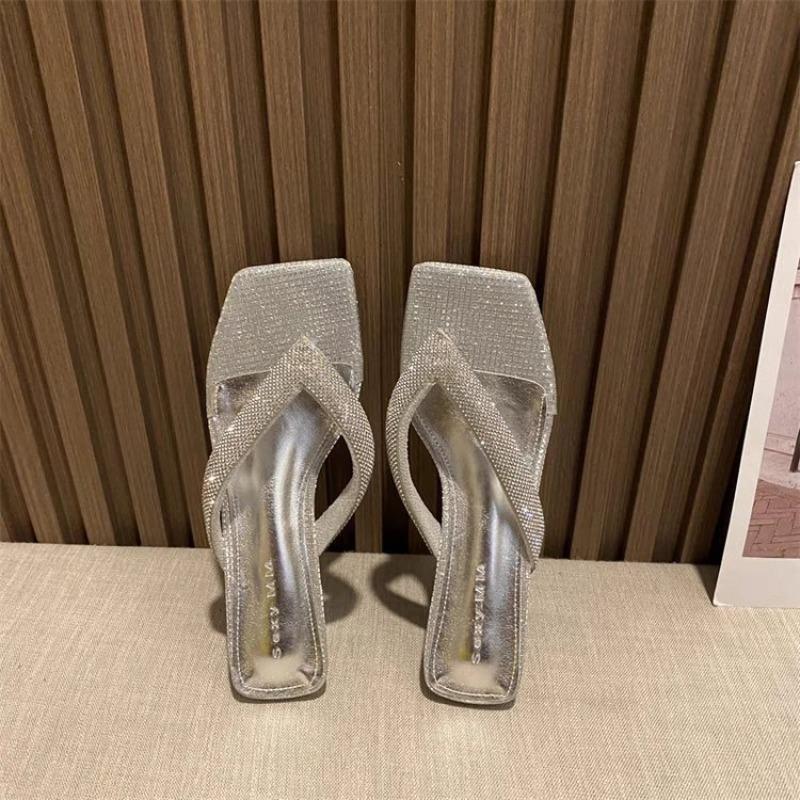 Fashion Summer New Diamond-shaped Slippers Women Design Pinch Toe Thin with Fashion Women Wear Outside Flip-flops