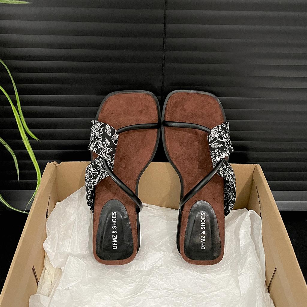 Internet celebrity explosion black retro one-word wedge slippers women's summer wear 2025 new non-slip premium sandals