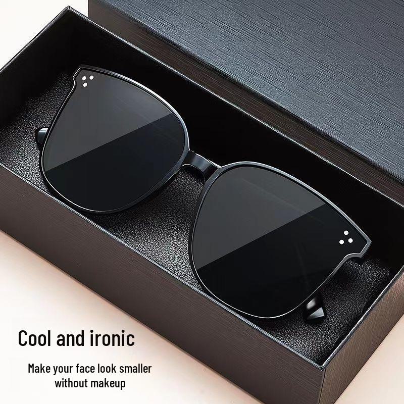 Trendy Men's Rectangular Black Sunglasses - Small Frame, Retro Hong Kong Style Driving Glasses