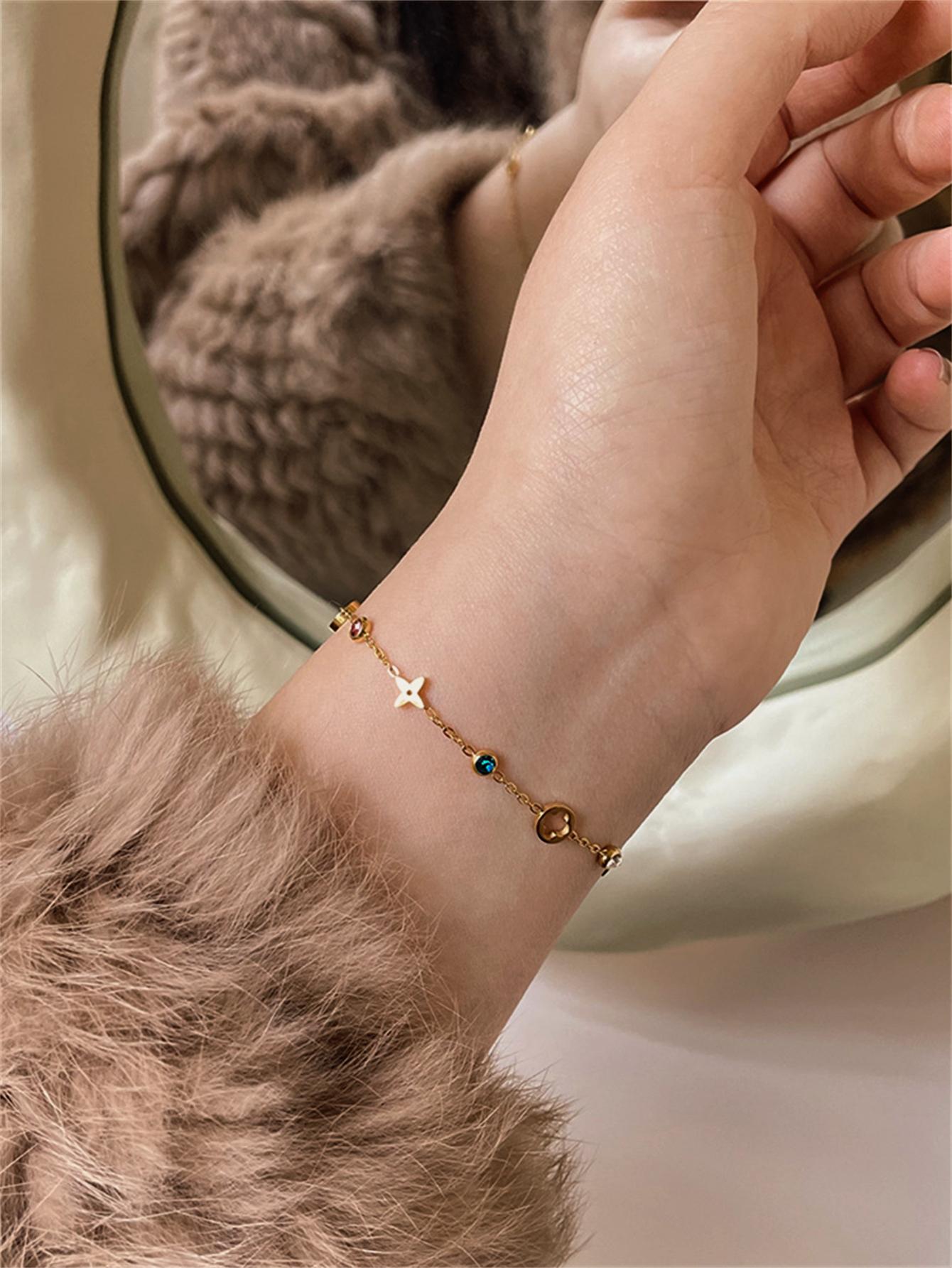 

1 Pc Stainless Steel Plated 18K Gold Colored Diamond Four Leaf Flower Hollow Flower Women S Bracelet