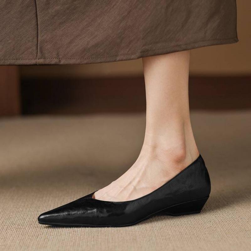 

Four seasons wear casual pointed wedge single shoes solid color sheepskin large size women s shoes beef tendon soft sole sheepskin one pedal lea 40 чёрный