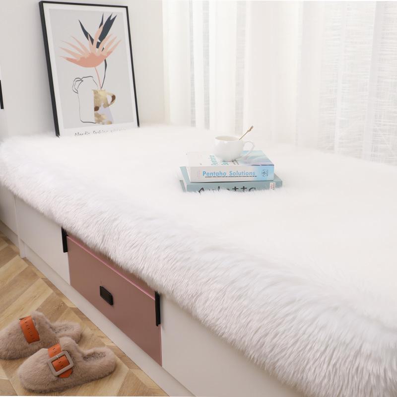 

Long-Pile Non-Slip Decorative Bedroom Rug - Imitation Wool, Various Colors 40x60 белый