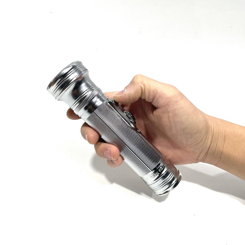 Nostalgic Tinplate Tiger Head Flashlight, Old-Fashioned 2-Cell/3-Cell, Small Household Warm Light, King Gold.