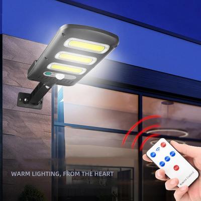Solar Powered High Brightness Street Light IP65 Waterproof Dusk To Dawn Street Light Remote Control Security Lighting for Garden