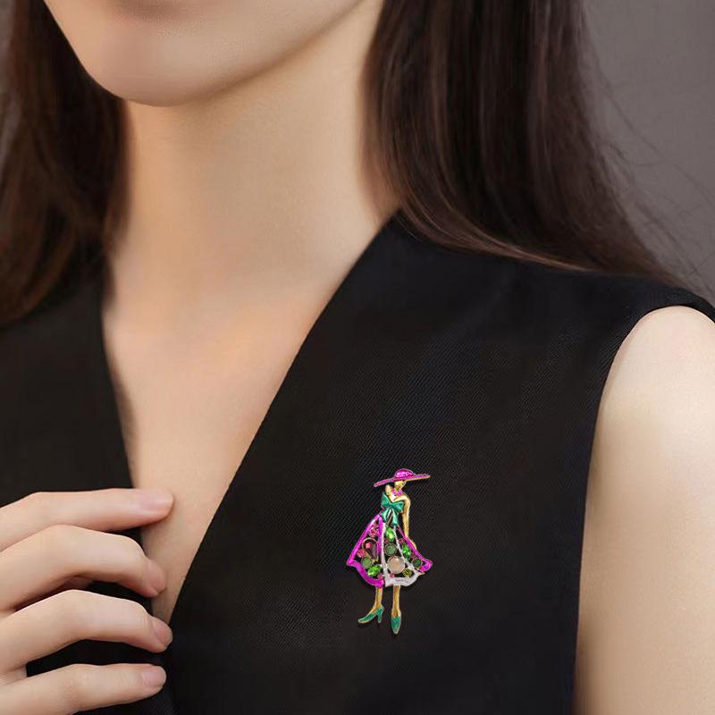 European & American Elegant Flower Brooch: Stylish Anti-Exposure Pin for Women