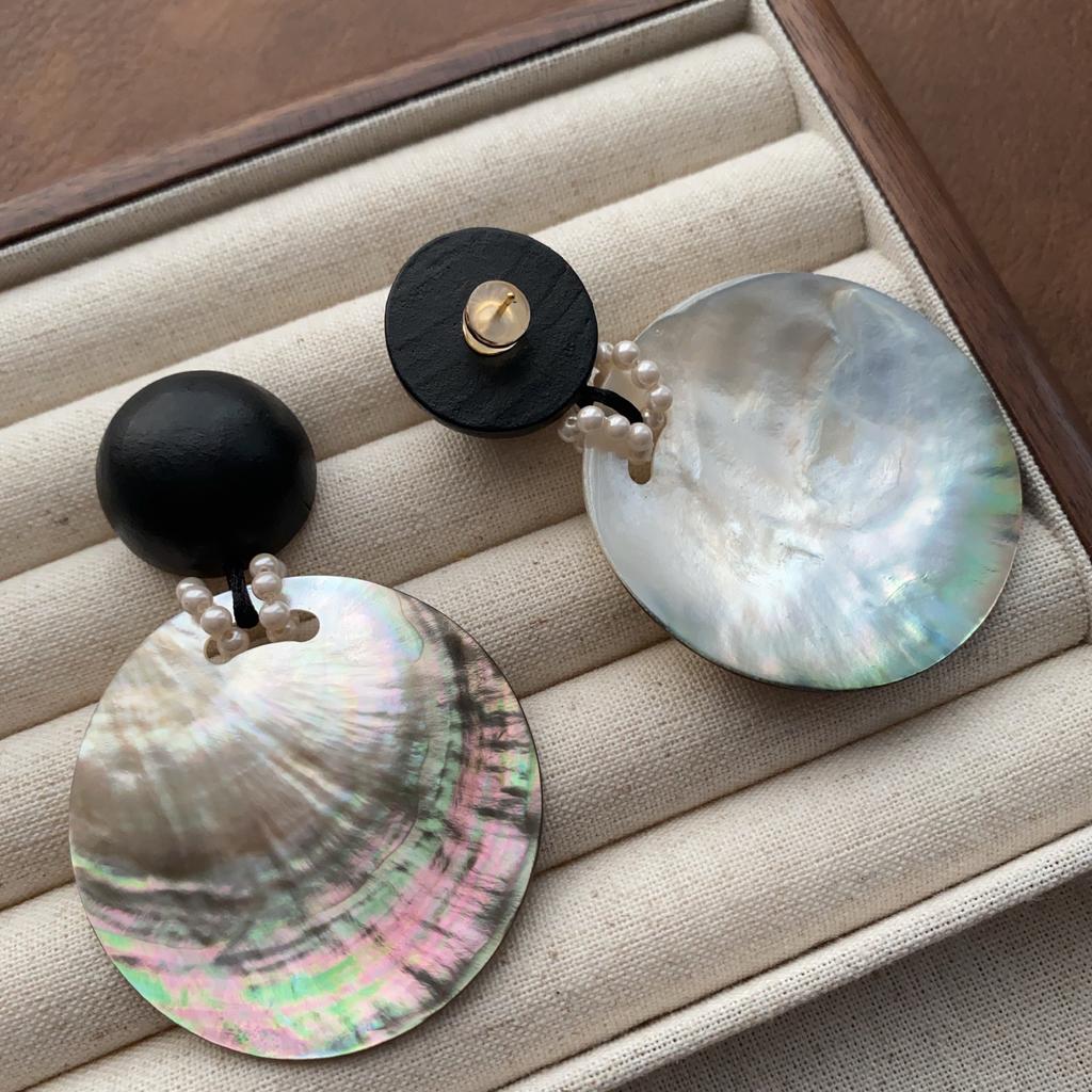 Colorful Natural Pearl Shell Earrings Light Luxury Natural Texture Earrings Fashion Premium Commuter Personality Daily Earrings
