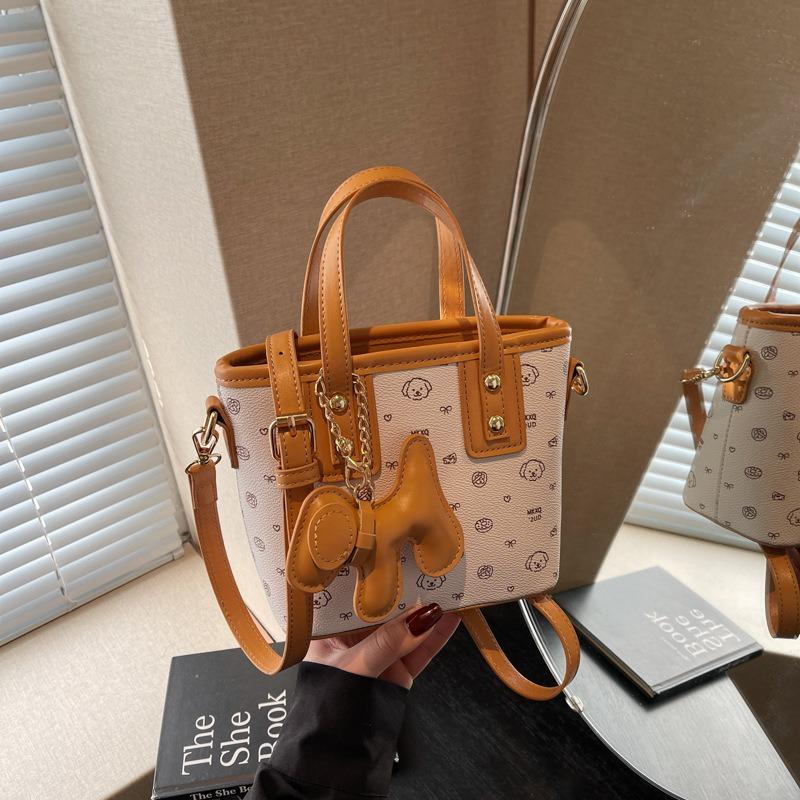 Hand-Eimer-Tasche mit Cartoon-Bärendruck, modische Umhängetasche, neue High-End-Umhängetasche