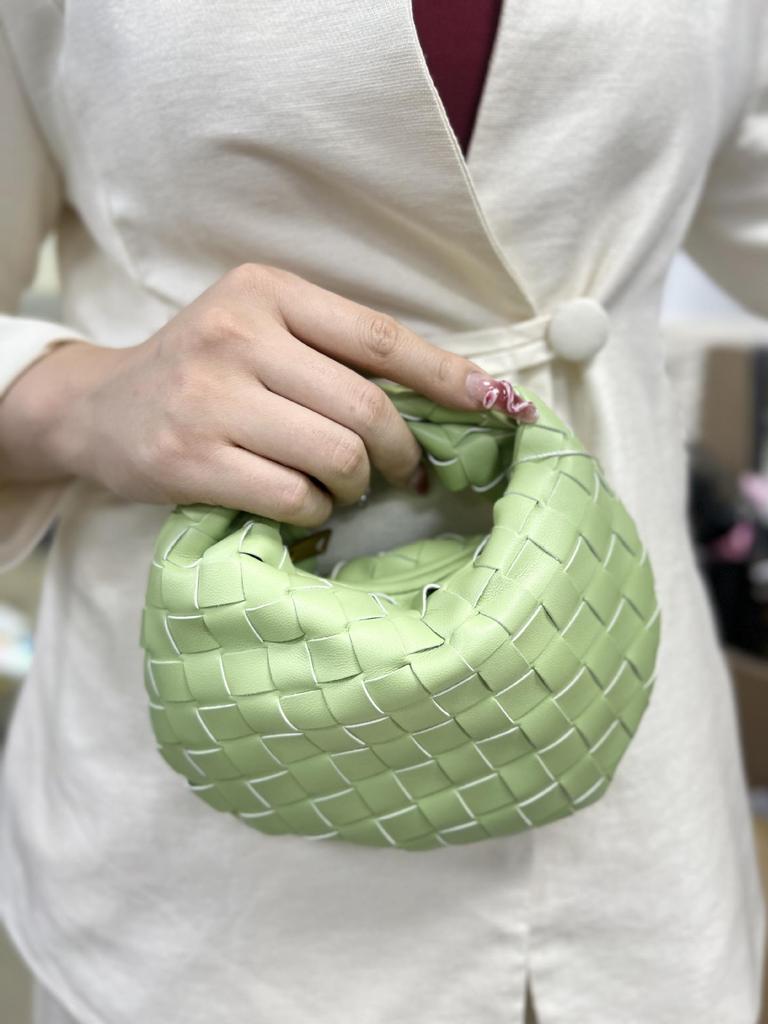 Ručně vyráběné dámské mini knedlíčkové taštičky - elegantní ručně tkaný design croissantu