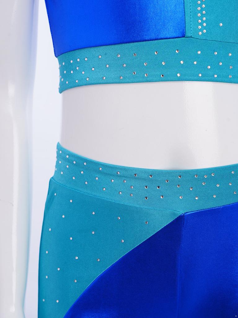 Funkelndes Strass-Performance-Outfit für Mädchen: Metallisches Colorblock Crop-Top mit passender elastischer Shorts für die Bühne