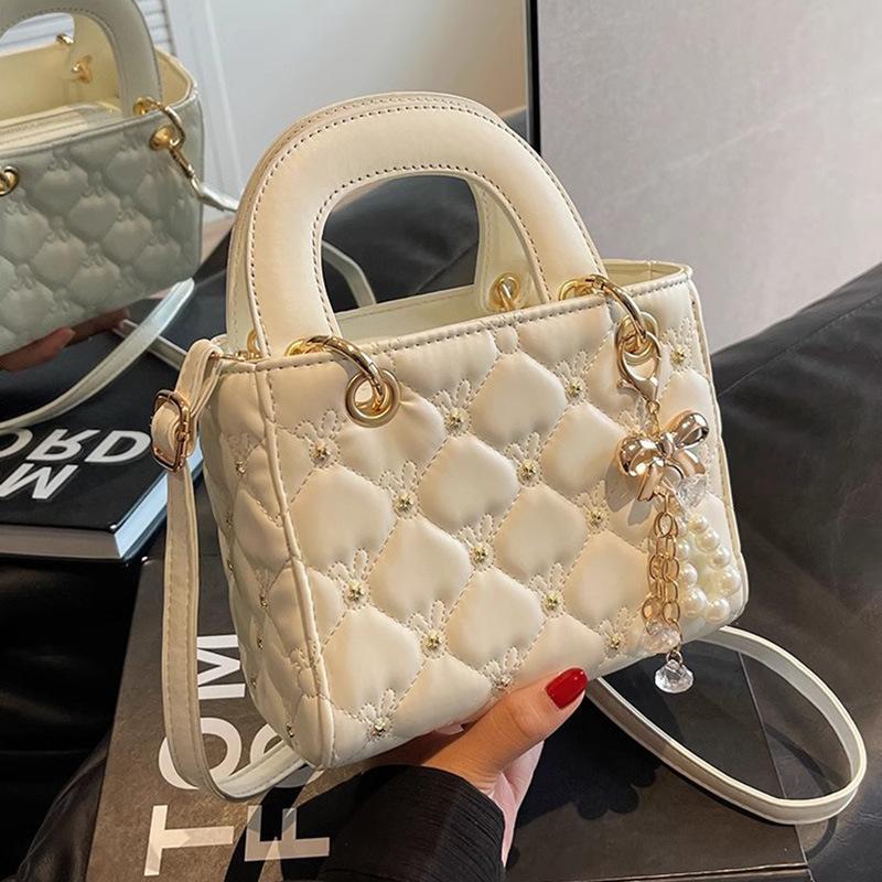 2025 New Fashion Crossbody Bag Princess Diana Style High-End Luxury Niche Handbag Quilted Women's Bag