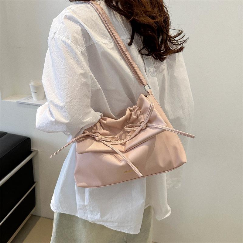 Casual soft-sided tote bag 2025 new summer large-capacity messenger bag fashionable bow commuter shoulder bag