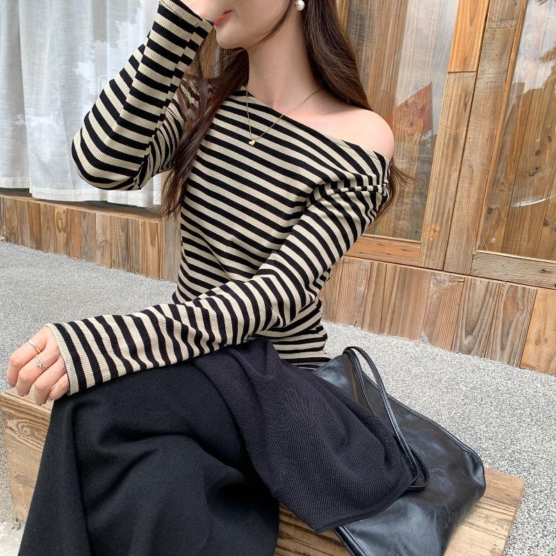 Korean Style Non-contrasting Shirt Unique Striped Slanted Shoulder Long-sleeved T-shirt for Women New Early Autumn Chic Off-shoulder Top