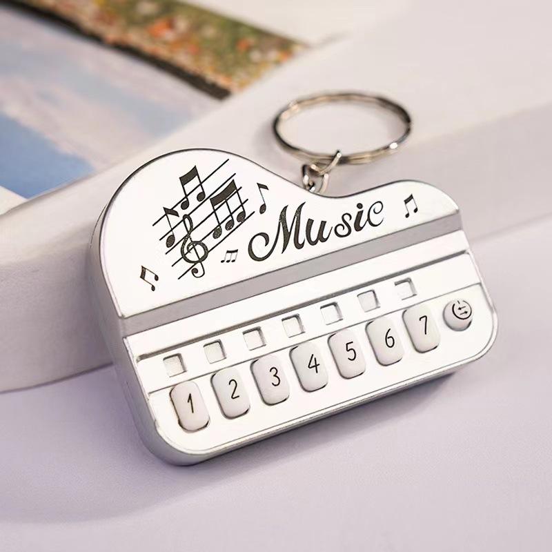 Mini Electronic Keyboard Keychain Portable Musical Instrument Toy Piano Keychain Mini Real Working Finger Piano Keychain