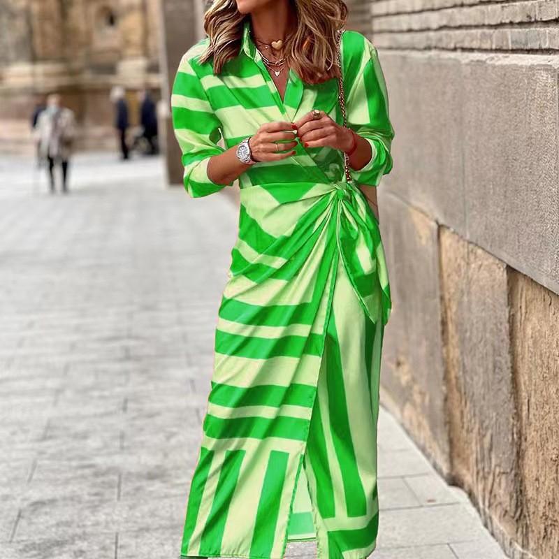Elegantes geometrisches Muster Polyester Langarmkleid mit Polokragen für das Büro