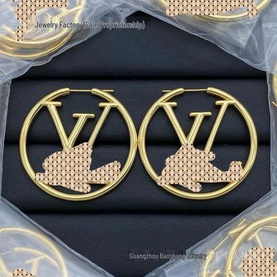 Donkey's Europese & Amerikaanse V-vormige Luxe Stud Oorbellen: Trendy, Veelzijdig, Socialite Stijl