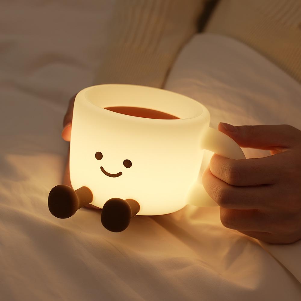 

USB Rechargeable Nightlight Silicone Coffee Cup - Creative Bedside Sleep Companion 1200mAh теплый белый