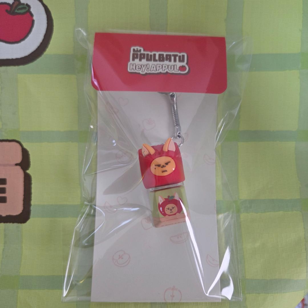 [USED] Yeonjun TXT Pulvatu Korean Pop-up Apple Keycap Keyring