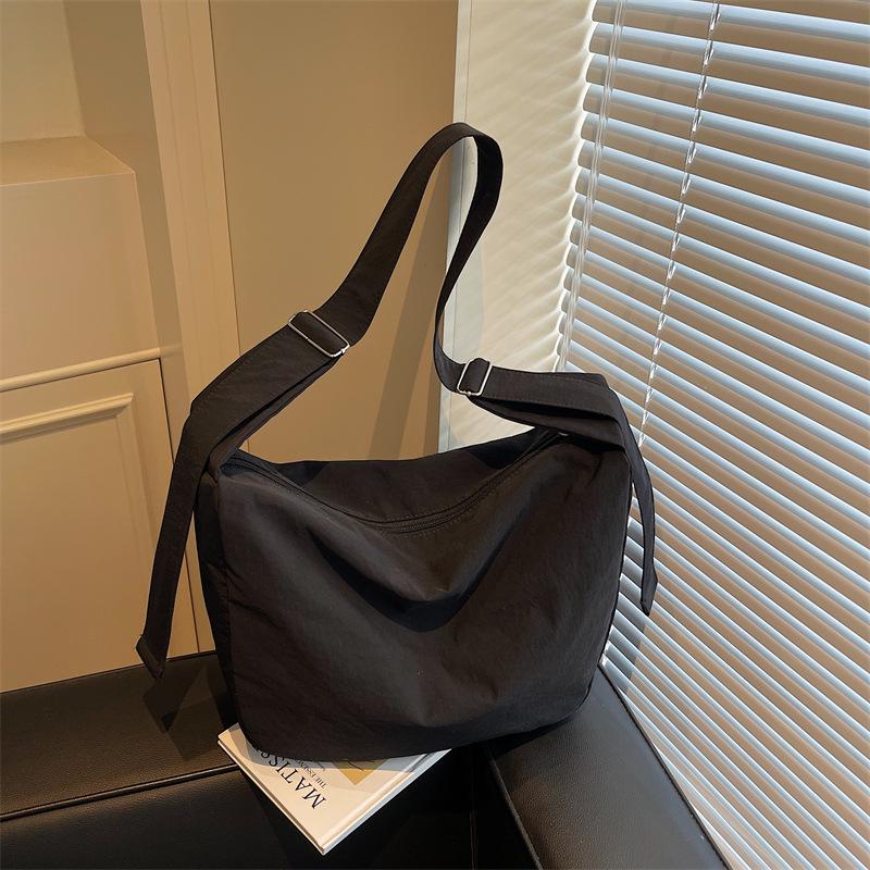 

2025 Женская холщовая сумка через плечо кроссбоди большой вместимости с широким ремнем - Модный дизайн «пельмень» для поездок на работу чёрный