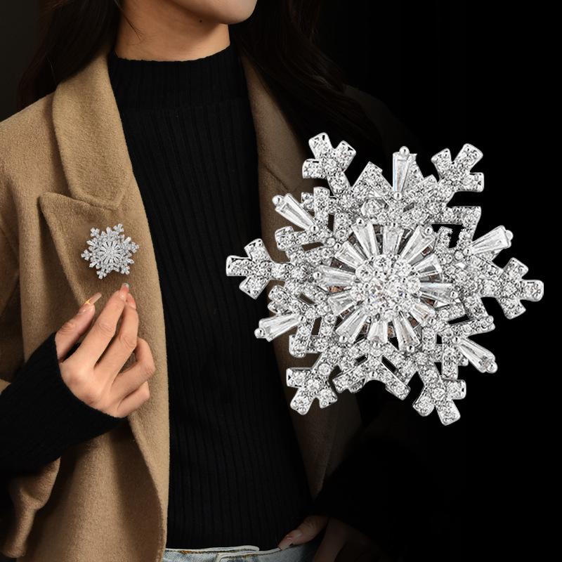 Mode-Anhänger Drehbarer Spinner Kristall Strasssteine Schneeflocke Brosche Pins für Damen Hochzeits Schmuck Broschen Zubehör
