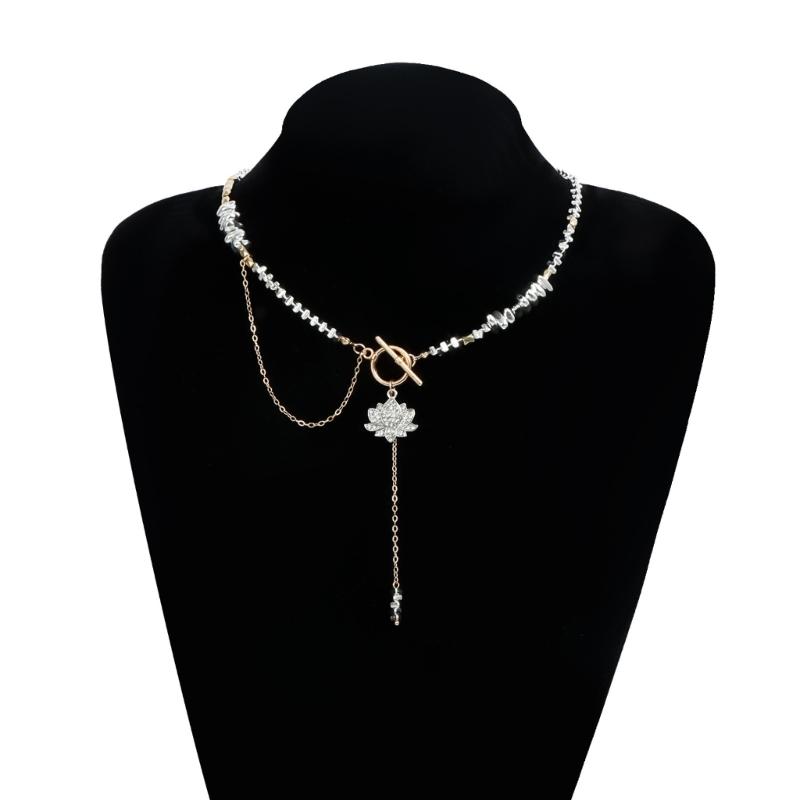 Alloy Crafted Crystals Flower Pendant Necklace with Adjustable Chain for Comfortable and Sophisticated Styles
