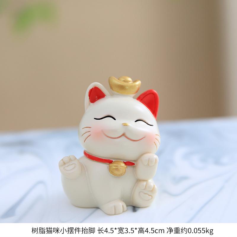 Japanese Style Lucky Cat Ornament for Home or Office Decor