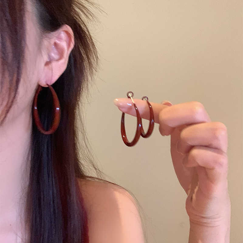 Circular Earrings - Elegant and Sophisticated Vintage Style Ear Cuffs for Autumn and Winter Ear Accessories