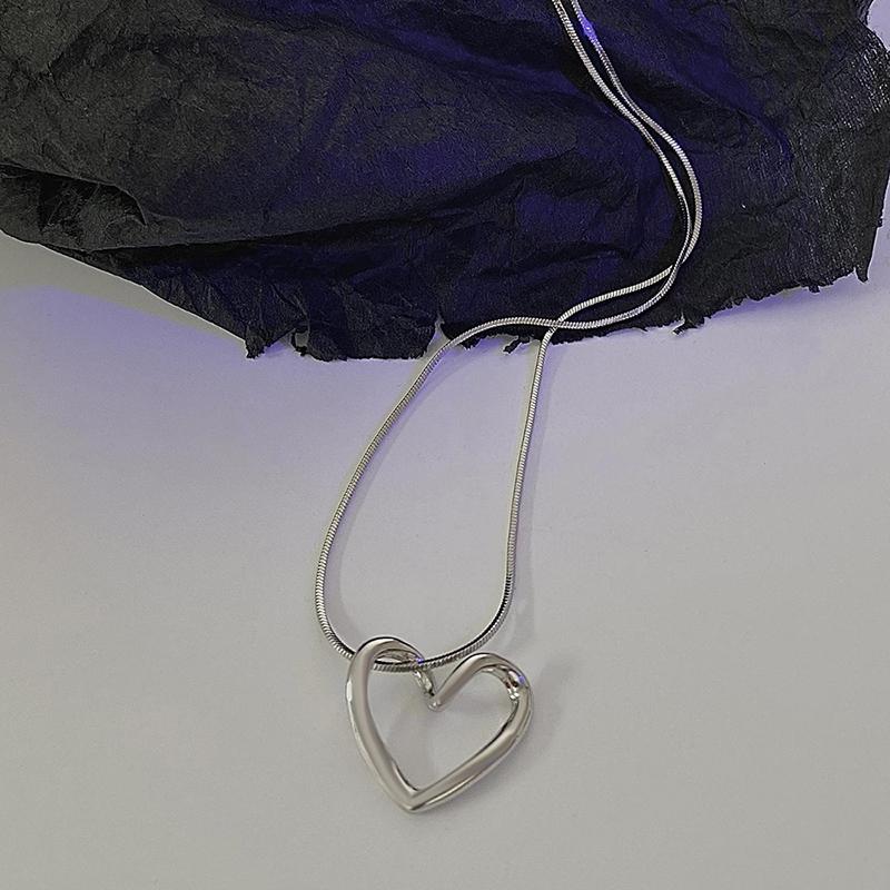 Simple Heart Necklace Ladies Simple Heart Pendant Fashion Thin Chain Necklace Korean Ladies Pendant Jewelry Gifts 2024 New