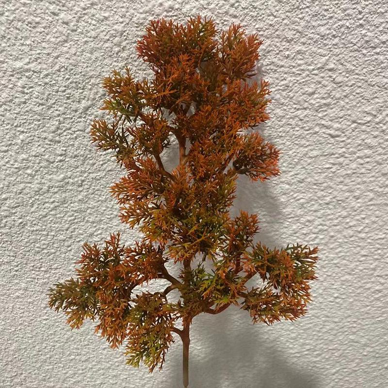 Ramură Artificială de Pin cu Frunze de Arțar și Accente de Chiparos