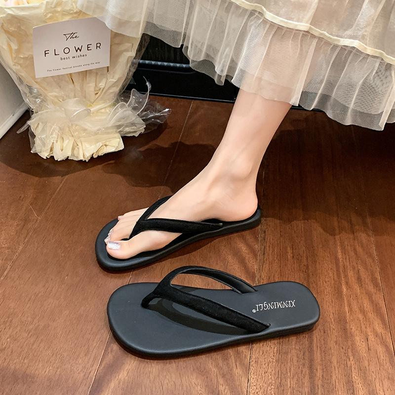 

Stylish and simple foot-pinching flip-flops for women in summer, new with skirts, beach vacation cool slippers 35 чёрный