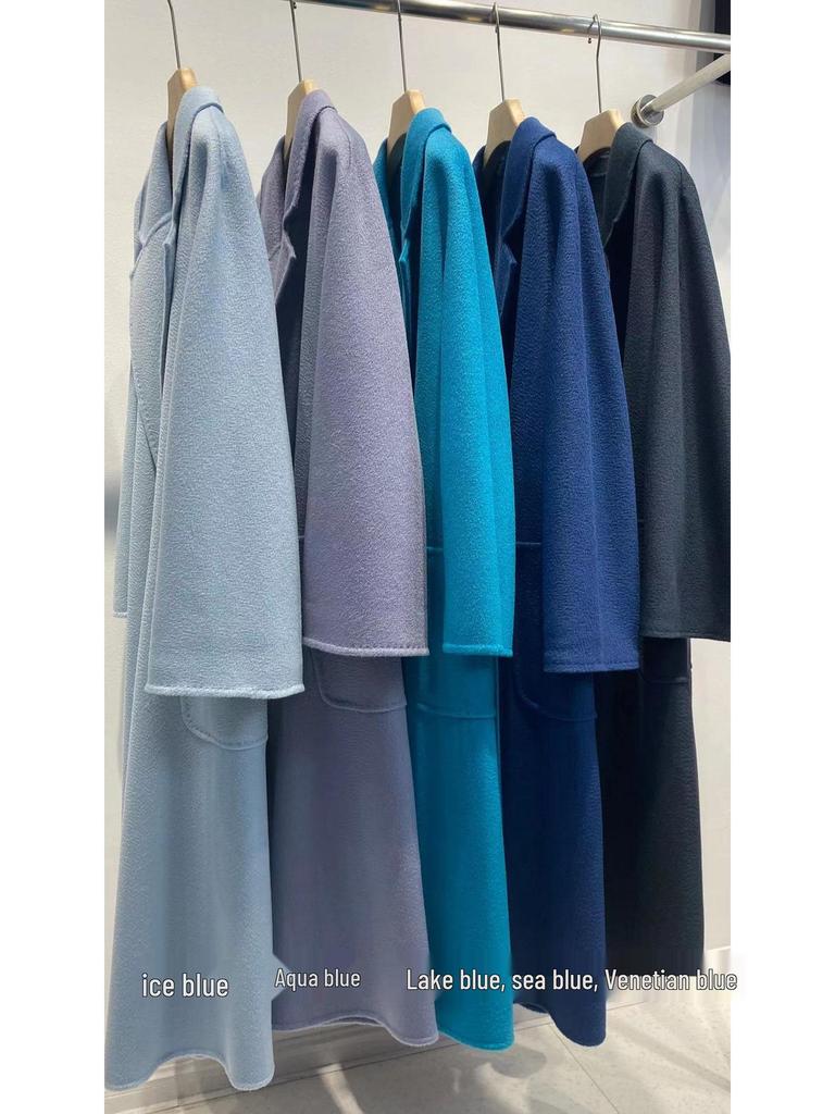Max Family Style 2023 Women's Extra Long Wool Coat in New Water Ripple Design