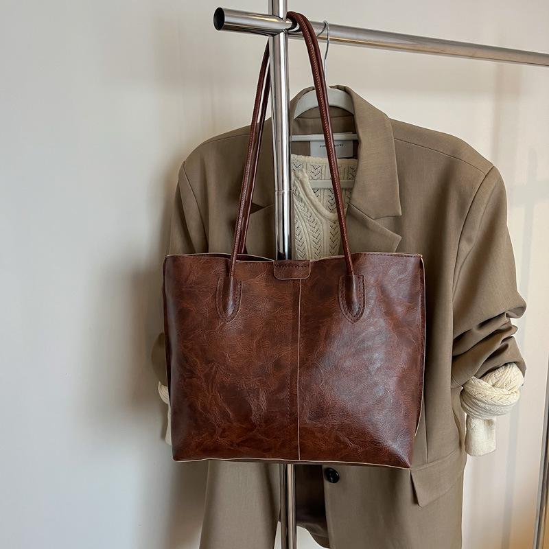 2025 New Retro Textured Women's Versatile Tote Bag - Large Capacity Shoulder Bag for Class and Commuting