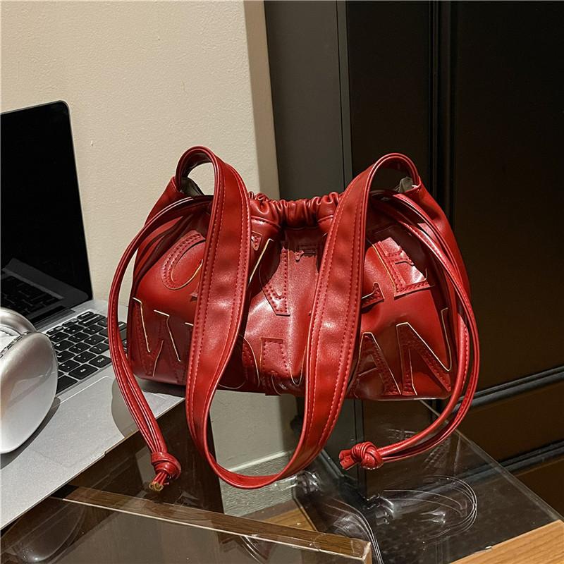 

Нежная женская сумка-пельмень на шнурке, женская кожаная новая повседневная сумка, трендовая сумка-багет для девочек красный
