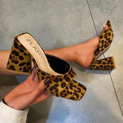 2024 Primavera Ingrosso Scarpe da Donna Taglia Grande Sandali con Zeppa Spessa Triangolare Ragazza Pantofole con Tacco Alto a Punta Quadrata