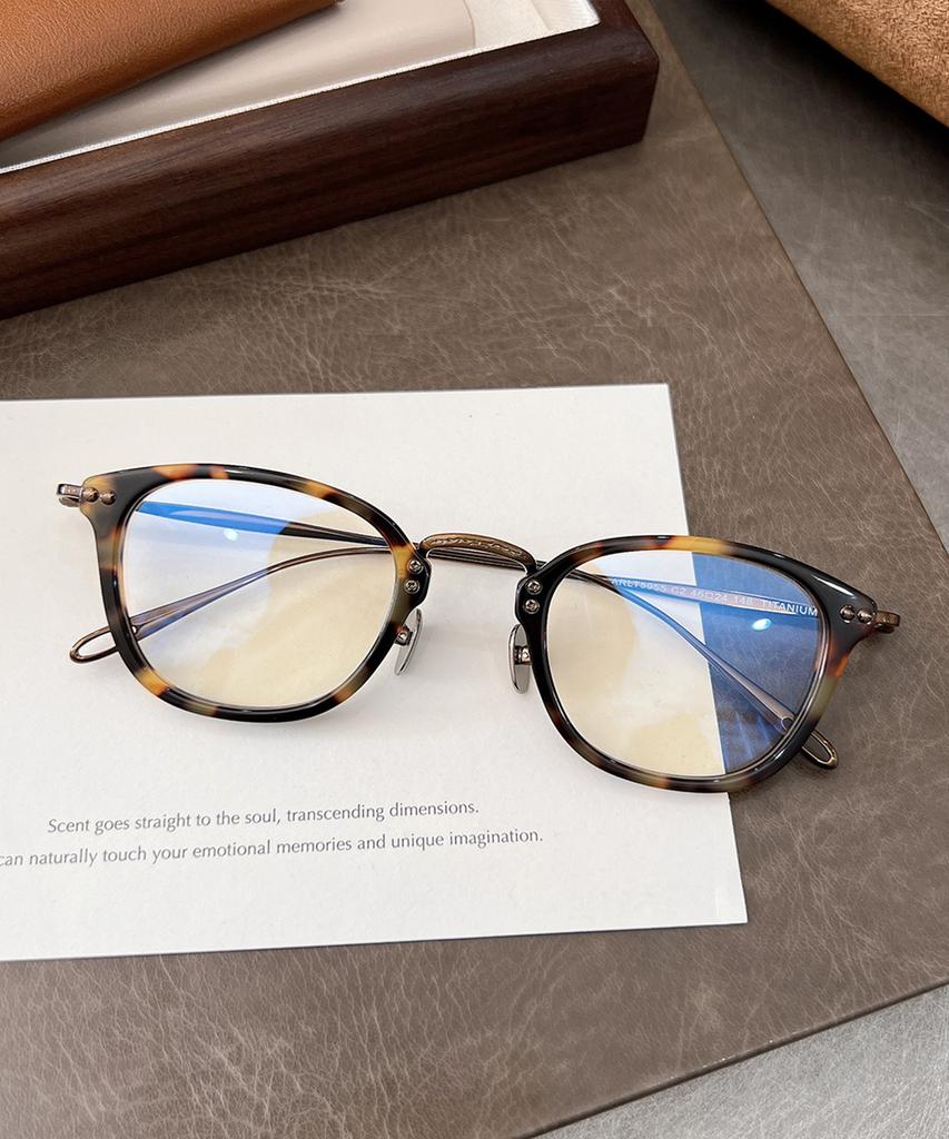 Lingkeonpeuleim Arlt-5955 Titanium Eyeglass Frame Leopard