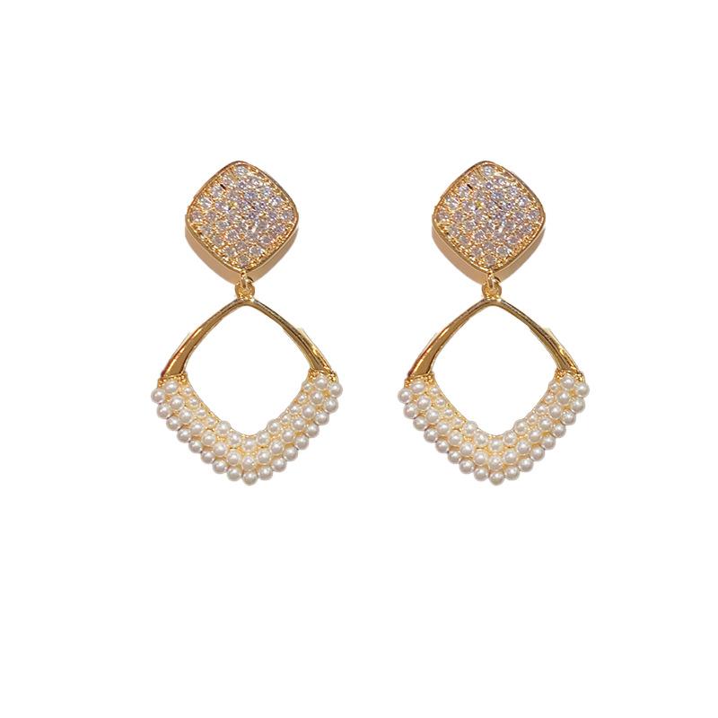 Fashionable and Simple Micro-inlaid Geometric Diamond Pearl Earrings, Niche Design, Light Luxury Earrings