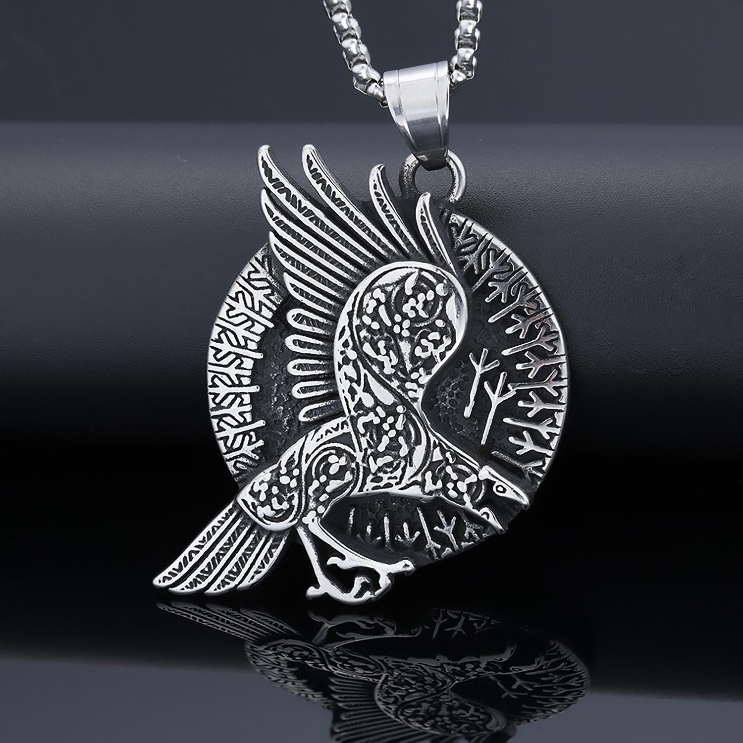 Europe and the United States hot-selling Nordic Viking rune crow totem titanium steel pendant retro three-dimensional relief personality trend pendant