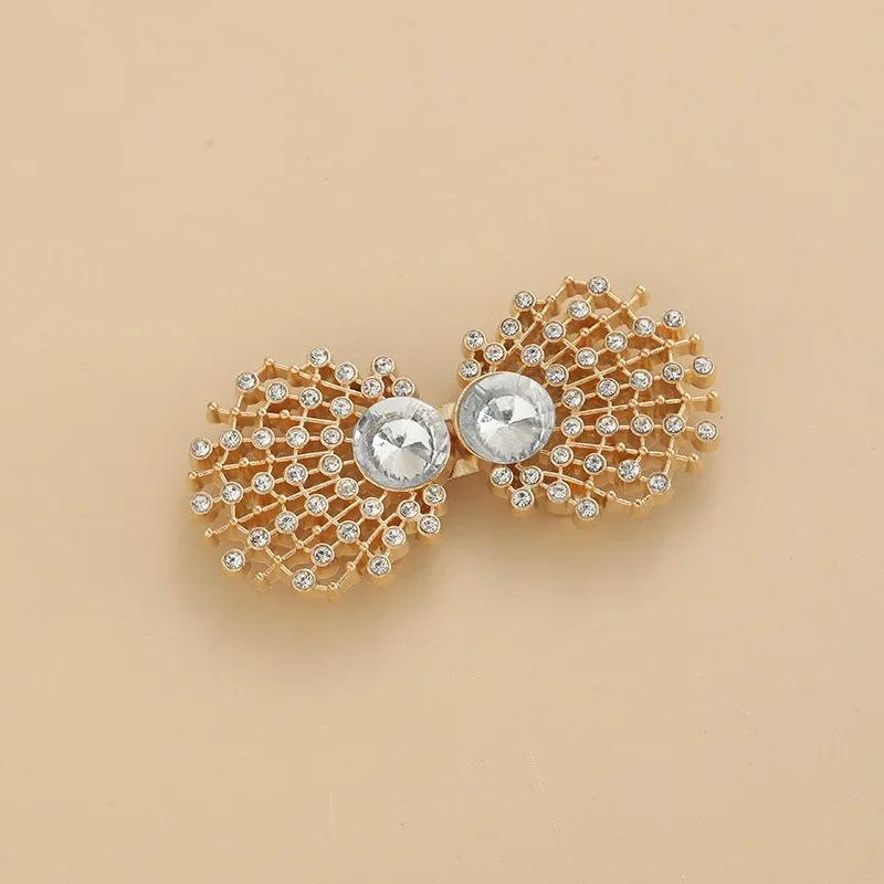 1 Pair New Brooches For Women's Clothing Cardigan Sweater Blouse Shawl Clips Shirt Collar Flower Pattern Clasps
