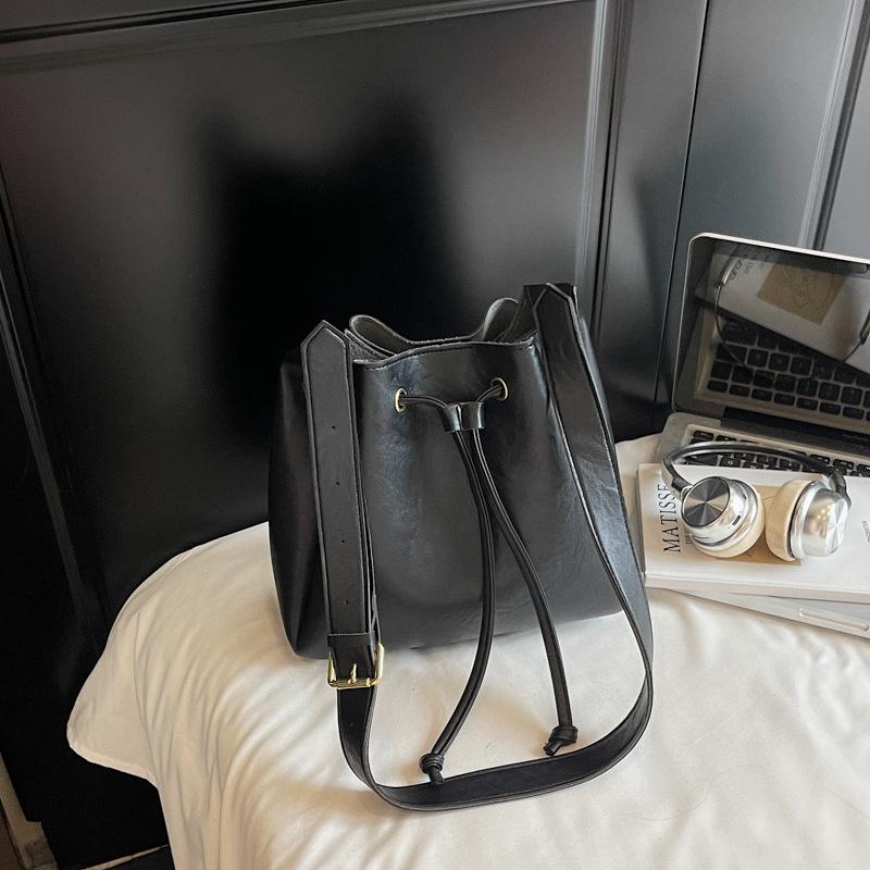 High-value Retro Small Bag Women's Autumn New Messenger Bag Fashionable and Fashionable Shoulder Bucket Bag