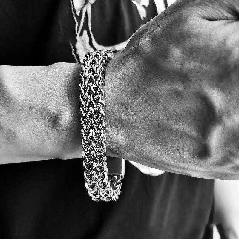 High-End Domineering Black and White Solid Men\\'s Stainless Steel Braided Sports and Leisure Bracelet