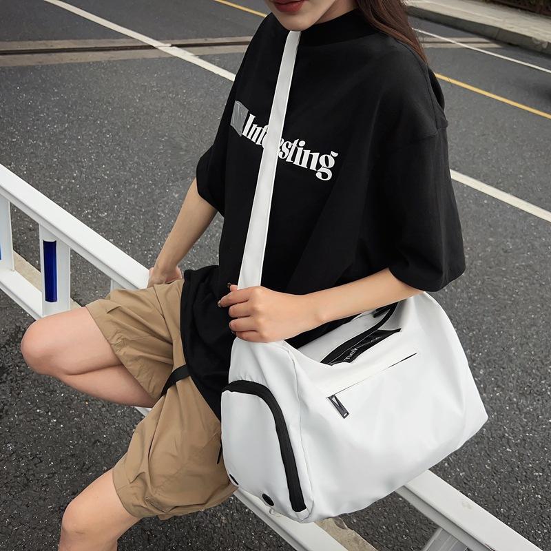 Large capacity messenger bag, simple travel bag, men's and women's backpack, casual mailman bag, shoulder commuter fitness bag