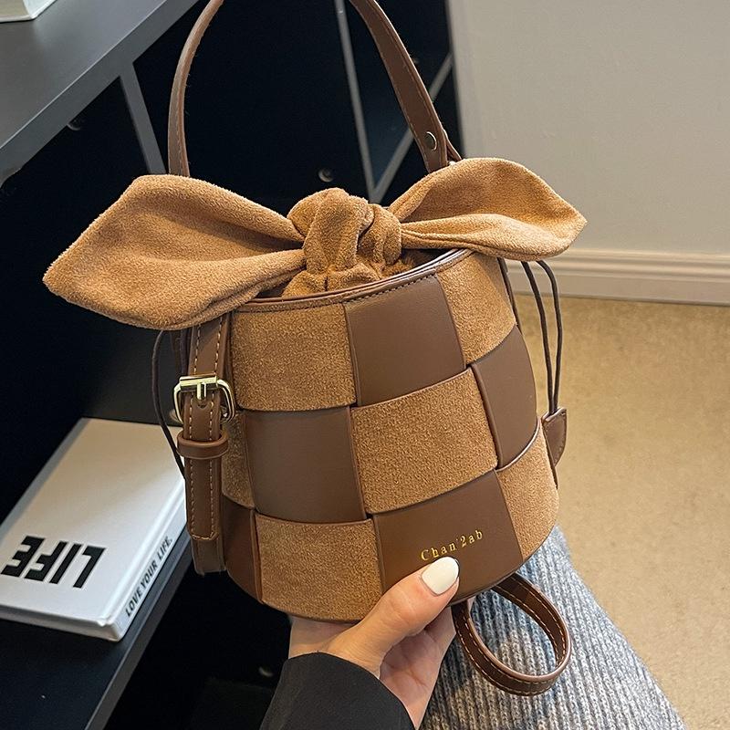 IELGY women's fashion messenger bag, matte woven portable bucket bag