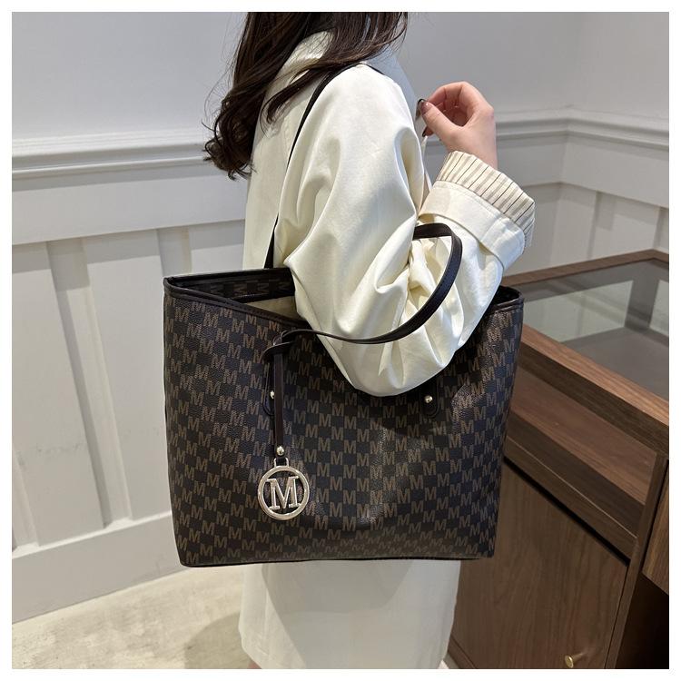 New Large Capacity Commuter Tote Bag Faux Leather Shoulder Handbag for Women Students CLE