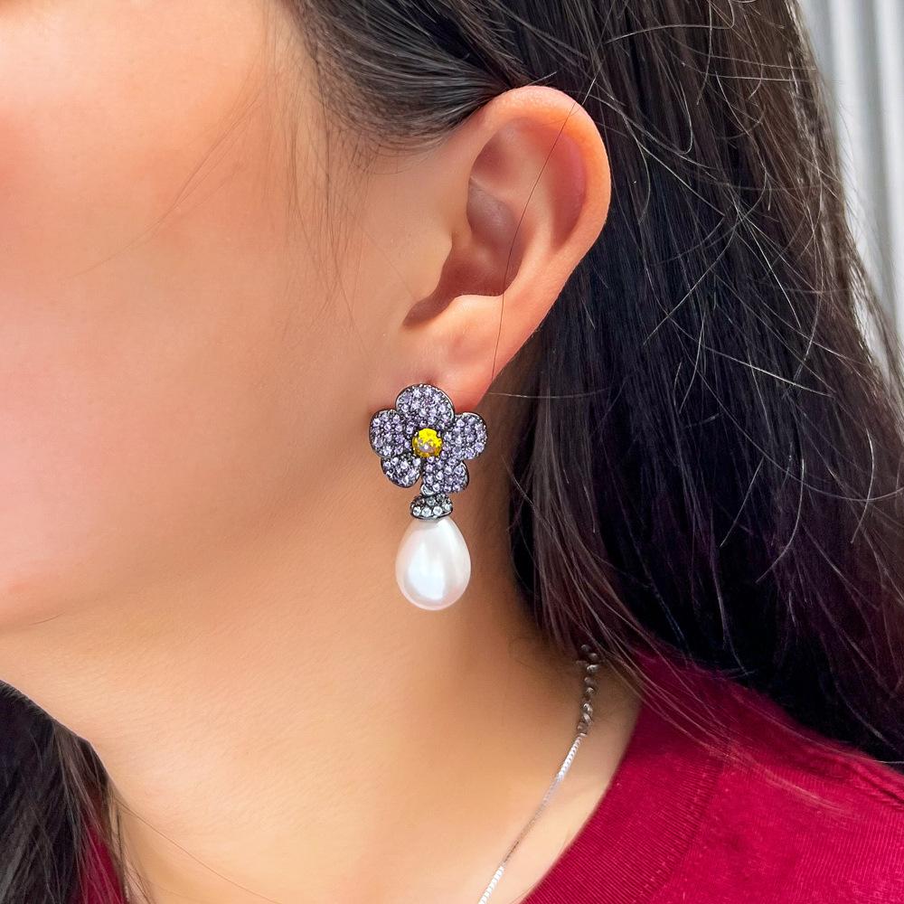 Nadel Französisch Leichter Luxus Märchenhaft Lila Blume Perle Voll Diamant Ohrringe Retro Temperament Zirkon Ohrringe Ohrringe