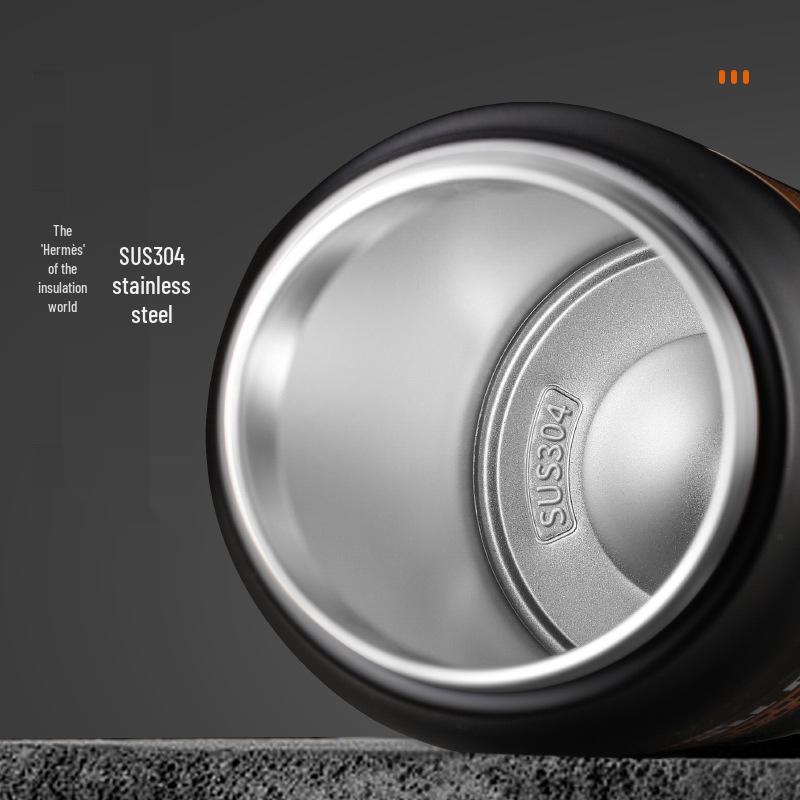 304 Stainless Steel Large Capacity Vacuum Insulated Sports Bottle with Handle and Dual Drink Lids for Outdoor Activities