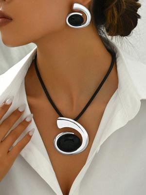 New Creative Fashionable European And American Style Metal Earring And Necklace Set For Autumn/Winter